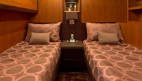 Motor yacht BLOOMS -  Twin Cabin